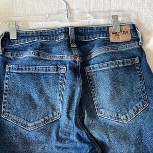 Hollister Blue Jeans High-Rise mom jeans  Medium-Wash